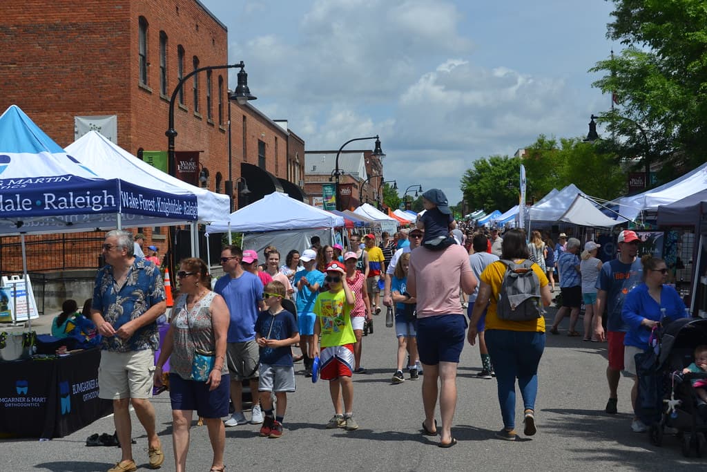 Este festival gratuito de artesanías, música y comida de primer nivel incluirá más de 100 puestos de artesanías con artículos hechos a mano para la venta.