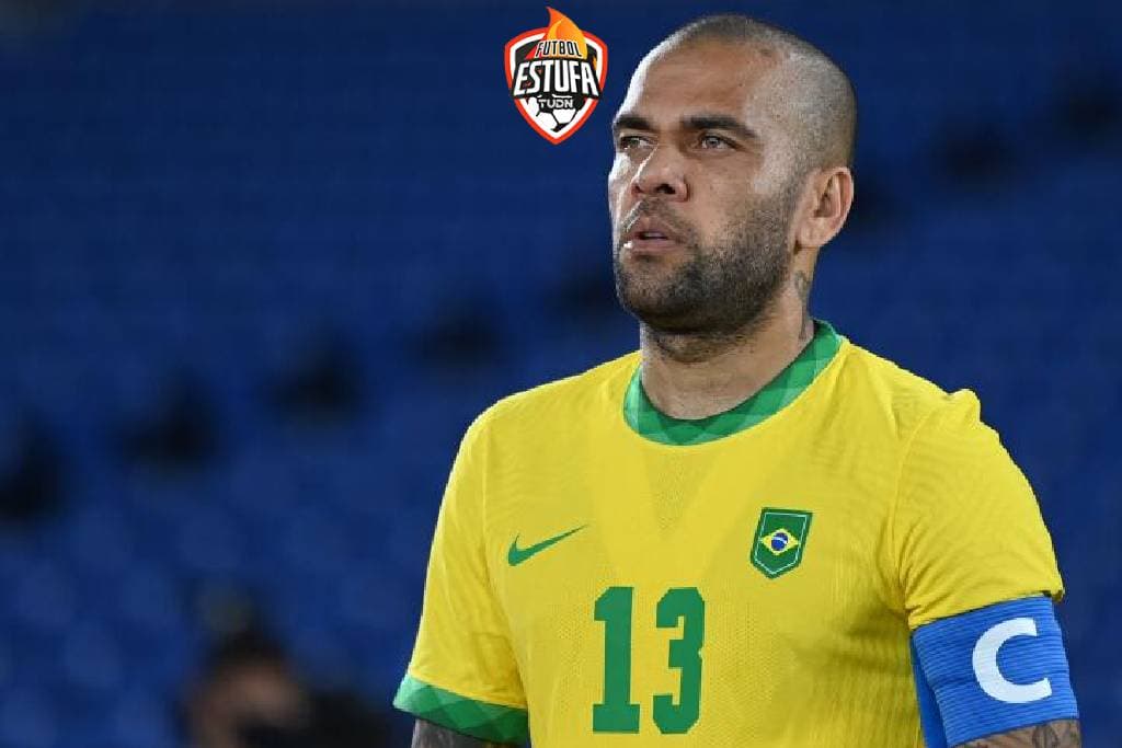 Dani Alves puede ser dirigido por Javier Aguirre