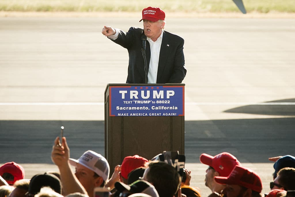 Trump pasea su racismo