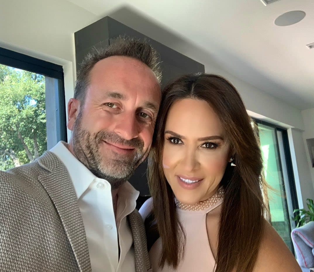 Pero ocurrió algo inesperado. La noche del sábado 18 de julio, la periodista colombiana imploró ayuda a sus seguidores de Instagram al enfrentar un problema con su estrenado anillo.
<br>