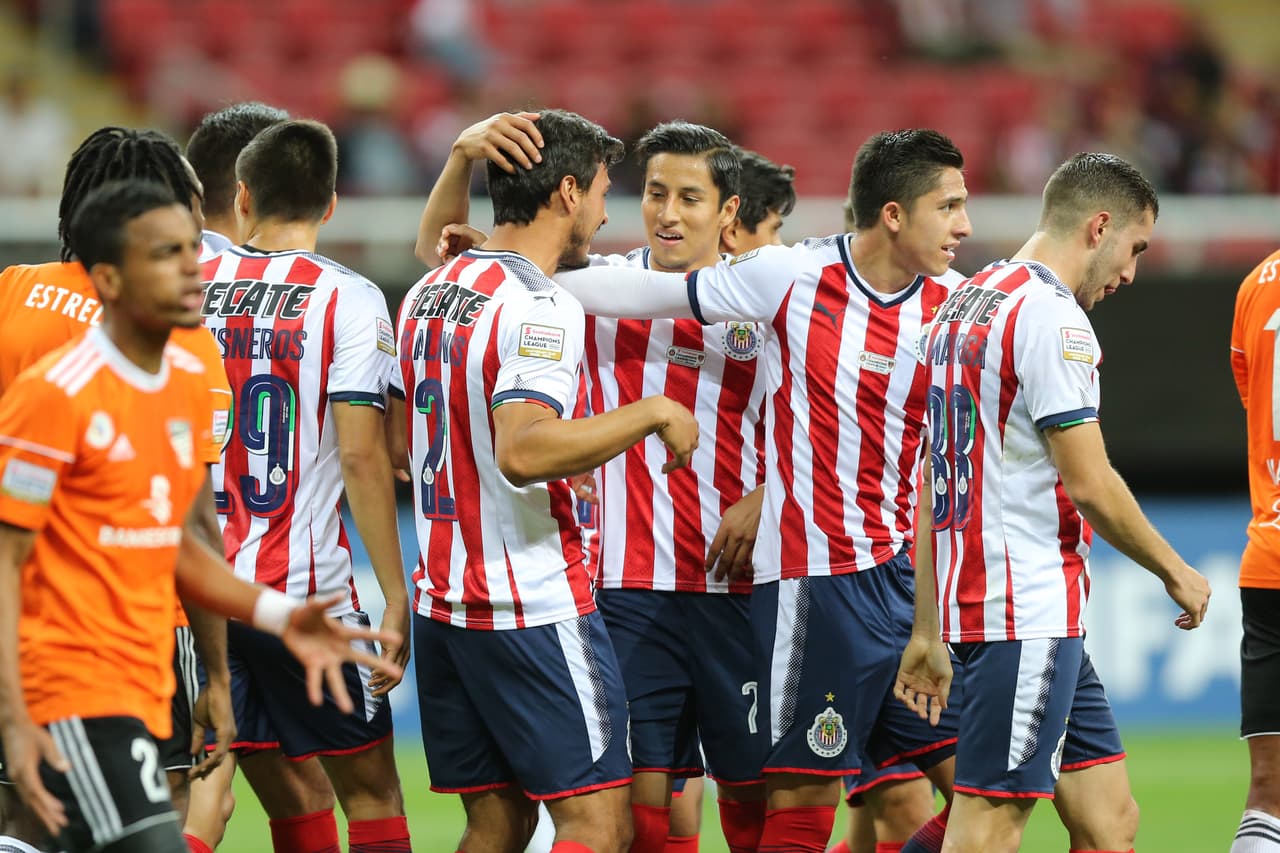 ZAPOPAN, MEXICO - FEBRUARY 28: Oswaldo Alanis of Chivas celebrates with his teammates after scoring the first goal of his team during the match between Chivas and Cibao as part of the round of 16th of the CONCACAF Champions League at Akron Stadium on February 28, 2018 in Zapopan, Mexico. (Photo by Refugio Ruiz/Getty Images)