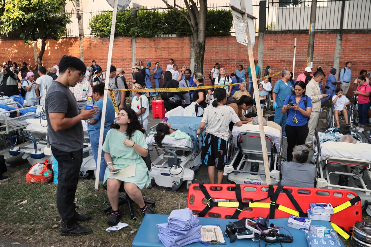 El alcalde Carlos Galán aseguró a Blu Radio que solo se han reportado grietas superficiales en algunas casas y edificios.