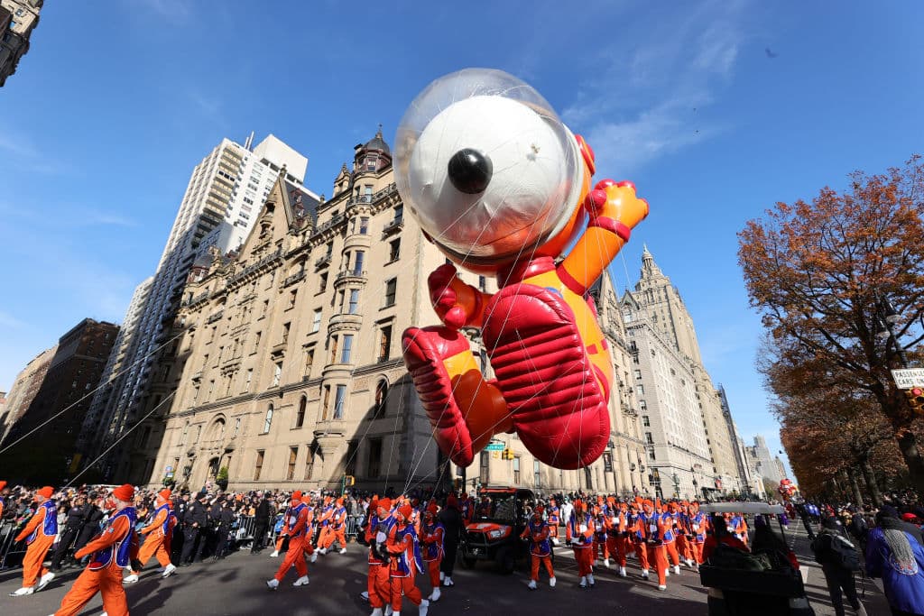 El alcalde Bill de Blasio dijo el miércoles que no había una amenaza específica y creíble para el desfile de Acción de Gracias, pero que las medidas de seguridad serían amplias, como de costumbre.