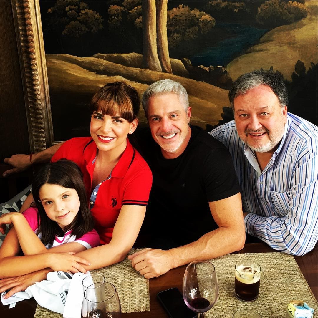 Años después del divorcio de Lisset y Lisardo, aún compartían fotos en familia y, aunque recientemente no lo han hecho, la actriz expresó mantener una relación cordial con el actor que este 2021 participará en la telenovela 'Contigo sí'.