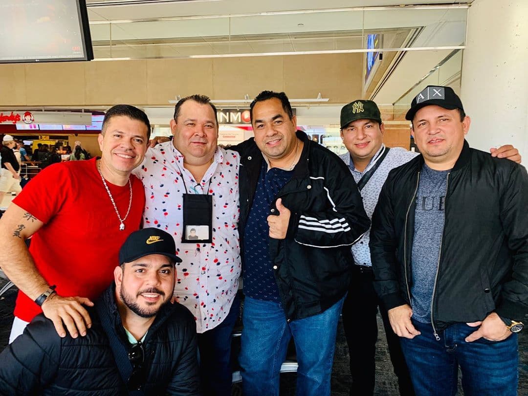 Con este tema, todos sus seguidores y fanáticos recibieron una alta dosis de nostalgia, ya que el sonido les recuerda los años pasados, cuando
<b>Medina</b> todavía cantaba para
<b>La Arrolladora</b>.