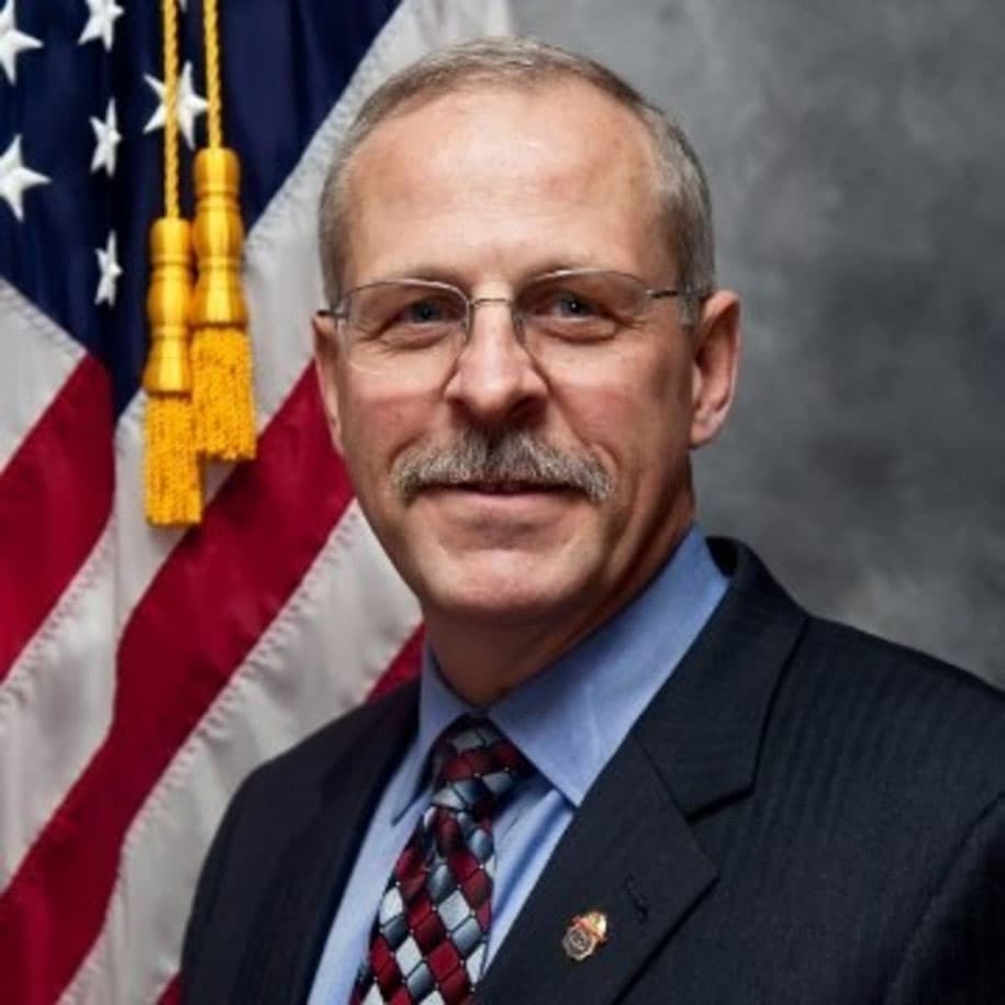 El Agente de la DEA Stephen Murphy fue quien encabezó el plan de captura de este peligroso criminal, actualmente tiene 59 años.