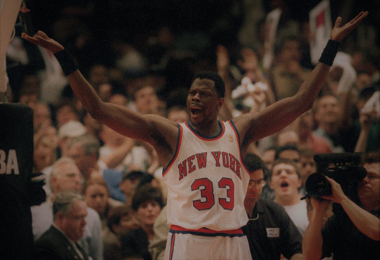<b>New York Knicks: Patrick Ewing</b>. Walt Frazier y Willis Reed podrían opinar lo contrario, pues le dieron los dos únicos títulos a NY. Pero Ewing tiene un lugar especial en la afición del MSG. Pregunten.
