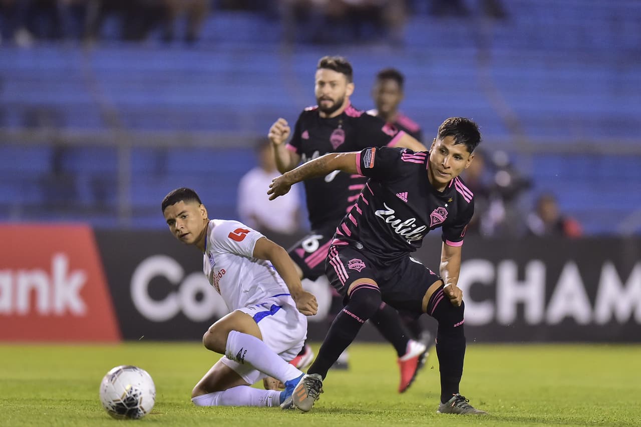 Uno de los retos que asumió Olimpia fue dejar a menos gente en zona defensiva, pero pretendían encontrar el gol del empate.