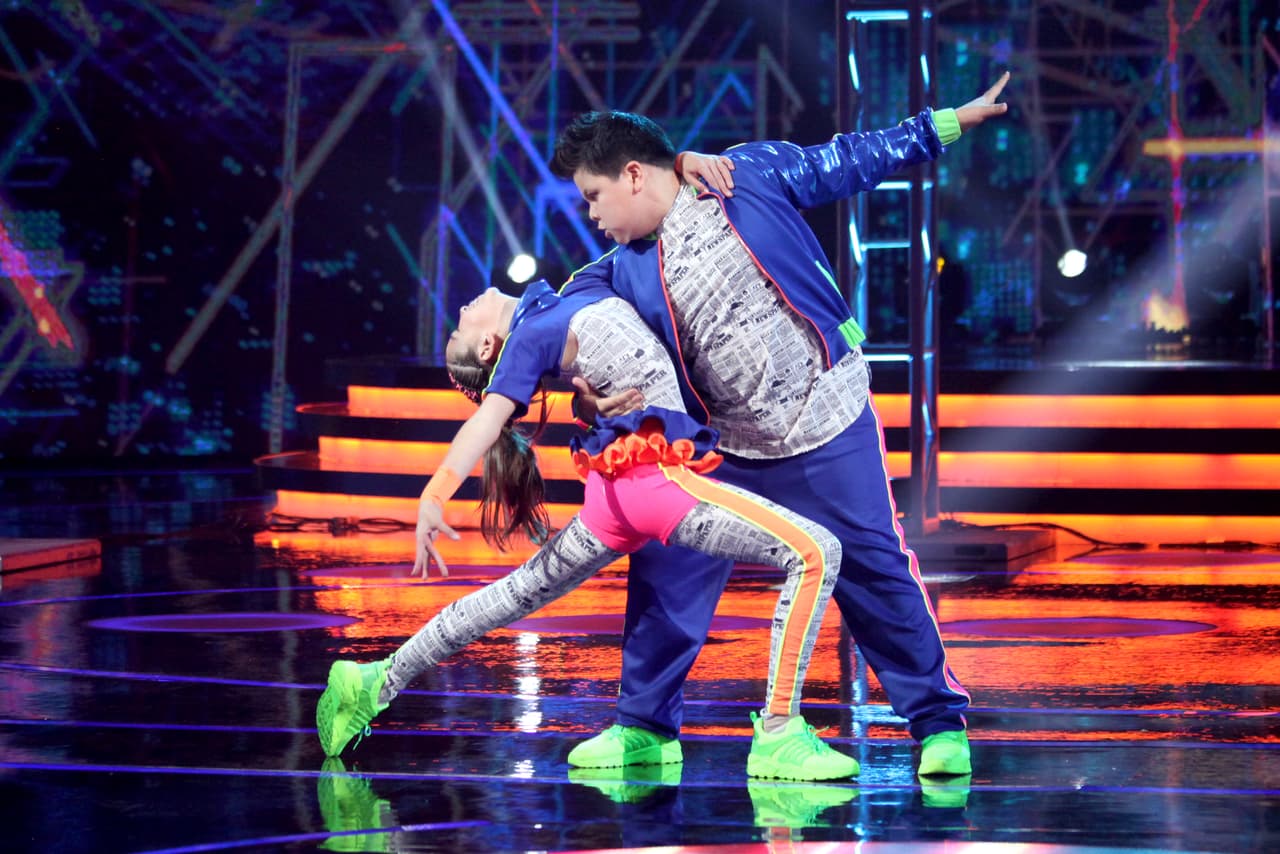 Les tocó bailar a ritmo de reggaetón y, nuevamente, Miguel Bosé desaprobó la rutina.