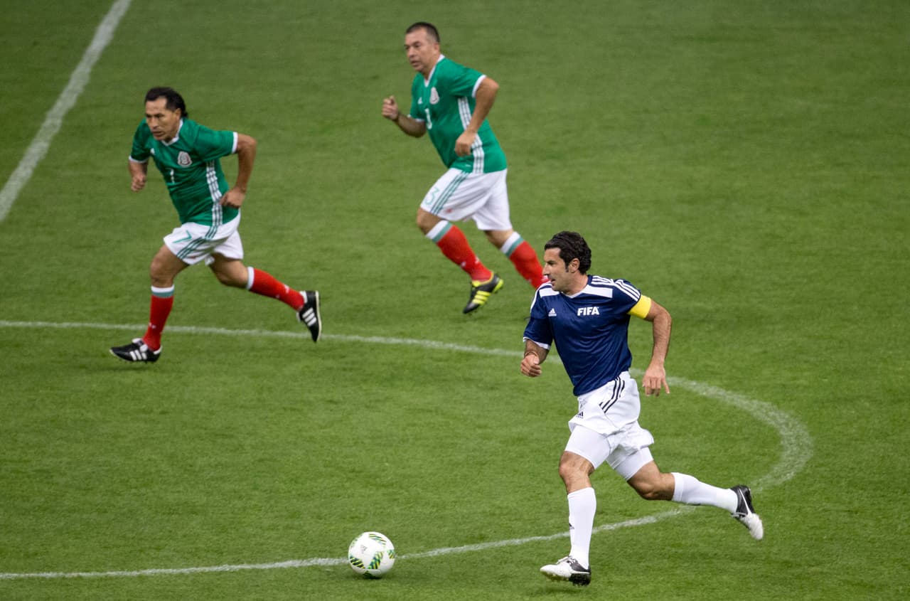 Si bien Figo no está dedicado en la actualidad a temas cercanos al fútbol, es claro que el Barcelona no es uno de sus amores, a pesar del paso brillante por ese club. Esa relación se rompió.