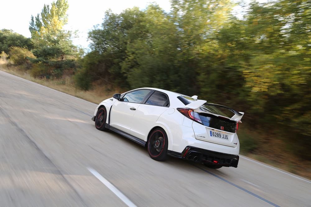 El precio del Honda Civic Type R ronda los 39,200 dólares.