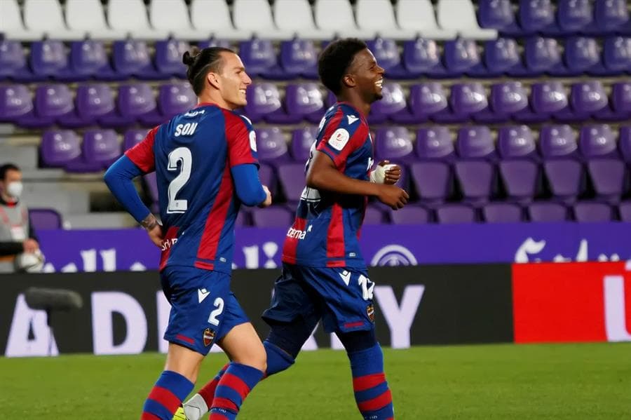 Levante se impone ante Valladolid 4-2 y califica a Cuartos de Final de la Copa del Rey. Los goles por parte de los pucelanos corrieron a cargo de Toni Villa y Weismann, mientras que para los granotas, las anotaciones fueron de Enis Bardhi(22'), Malsa (44'), Coke (59') y Morales (79').