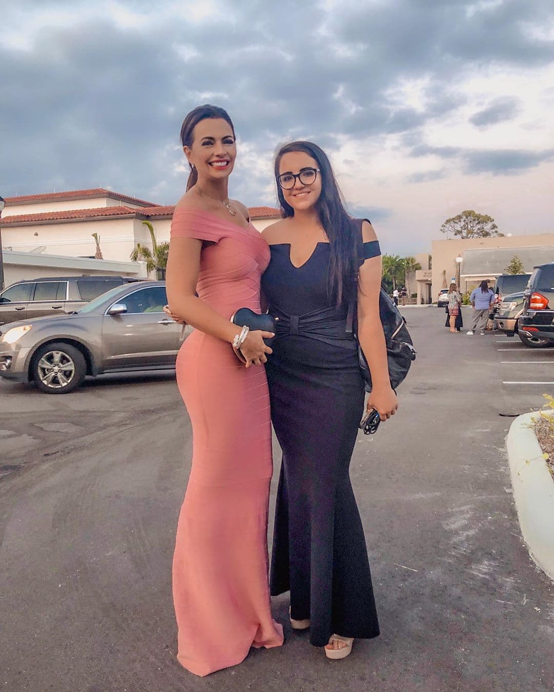 Cecilia dijo que Sebastián y Valentina no tienen contacto, pero la apoyaría si decide acercarse a él, como lo hizo cuando conoció a su padre biológico Silvio Fornaro.
<br>