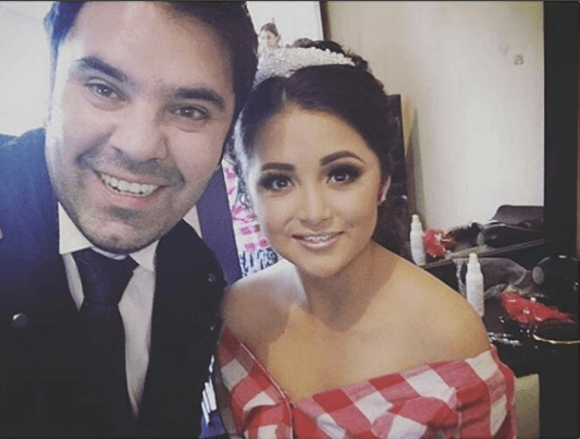 Sus amigos más cercanos la acompañaron en el proceso de alistarse para la fiesta que hasta ahora es la más importante de su vida.