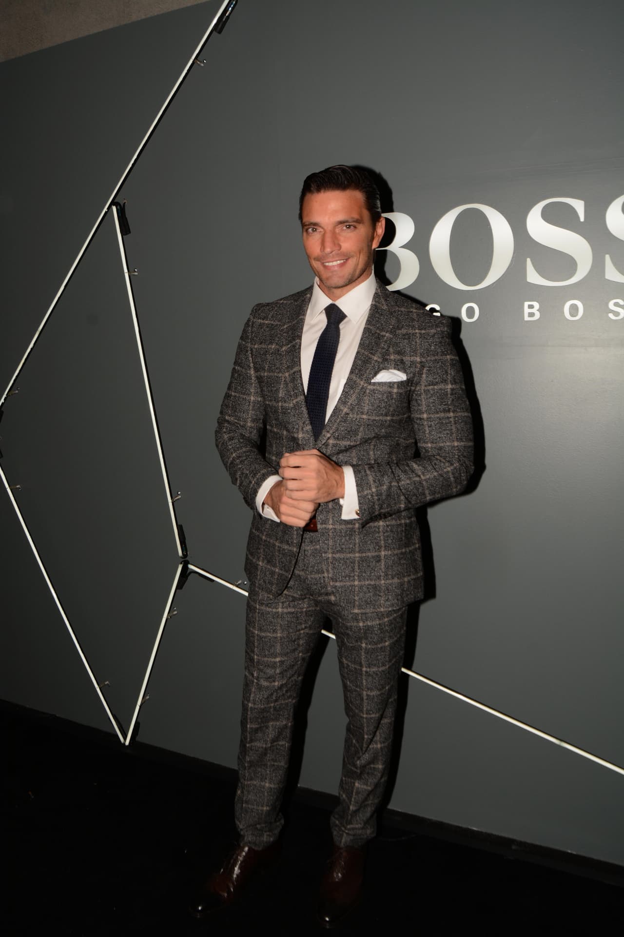 En ese mes, el también empresario argentino solicitó al juez Justino Aranda García que las
<b><a href="https://www.univision.com/entretenimiento/ni-las-ausencias-de-julian-gil-a-las-visitas-con-matias-logran-que-marjorie-pierda-el-espiritu-navideno-video" target="_blank">visitas pactadas con su hijo</a></b>, todos los viernes, durante una hora, fueran reprogramadas para el 14 de agosto con la finalidad de que él pudiera convivir con Matías durante más tiempo un solo día pues, por cuestiones de trabajo, le sería imposible visitar al pequeño todos los viernes por una hora, como dictaminó el juez.