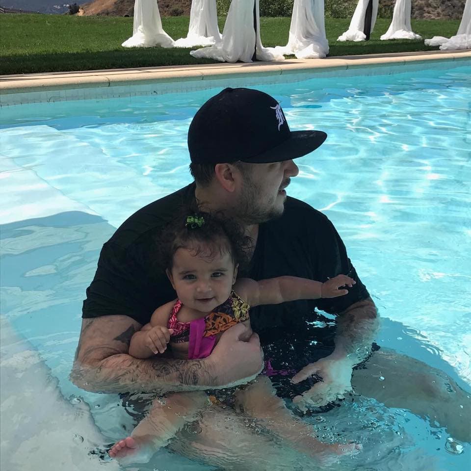 El equipo legal de Rob Kardashian envió un documento a Blac Chyna para informarle que
<b><a href="https://www.univision.com/famosos/rob-kardashian-no-quiere-que-su-hija-de-dos-anos-aparezca-en-el-reality-show-de-su-ex-blac-chyna-fotos" target="_blank">él no estaba de acuerdo con la aparición de la pequeña Dream </a></b>en el reality 'The Real Blac Chyna' y no firmaría la solicitud de permiso enviada por la modelo.