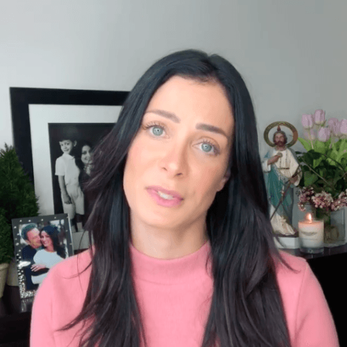 Más tarde dio la noticia: no había prestado atención a un gran lunar que había estado creciendo durante años y, aunque ya le habían extirpado una parte, tendría que someterse a un tratamiento.