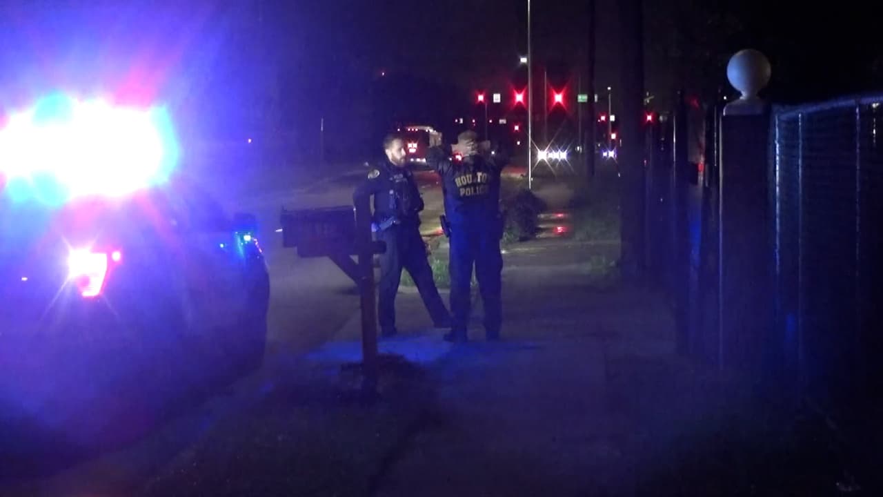 Bala perdida deja herida a una mujer que viajaba en un automóvil con su esposo e hija de 3 años en Houston