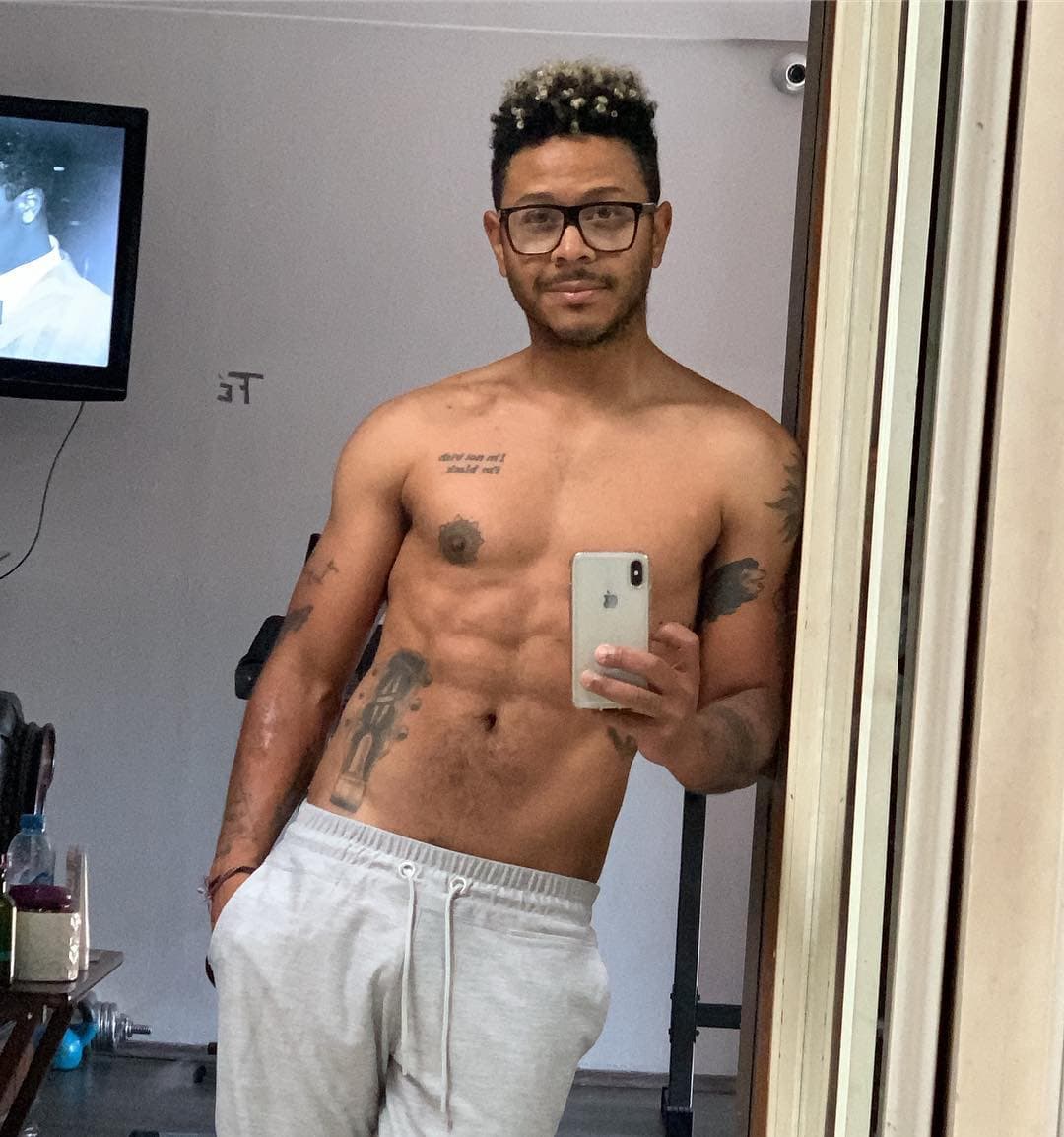 “Yo superviso todas las cosas que hago, la verdad, pero le doy mucha libertad a los artistas”, concluyó. La pareja también fue vista el miércoles en el Museo Memoria y Tolerancia de la Ciudad de México.