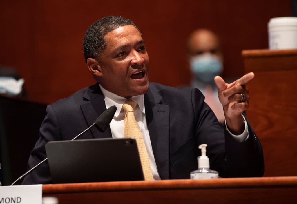 El representante demócrata Cedric Richmond durante una intervención en la Cámara Baja en junio de este año.