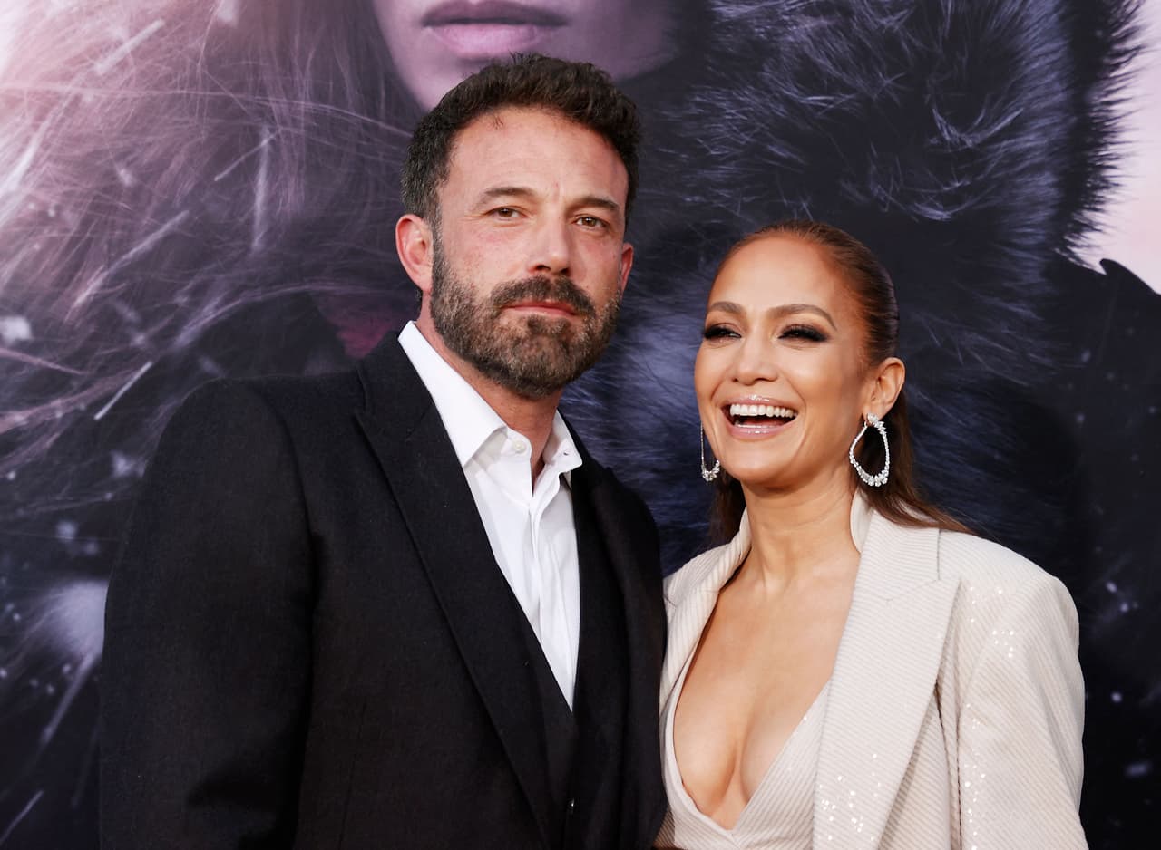 Jennifer Lopez y Ben Affleck en el estreno de "The Mother".