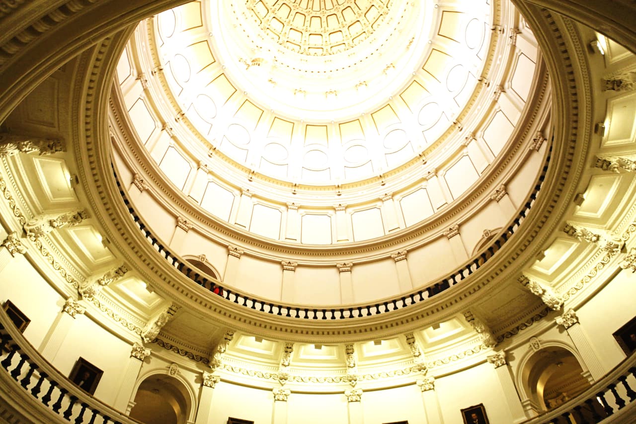 El equipo de Univision dio El Grito con mariachi y grandes espectáculos desde el Capitolio de Texas.