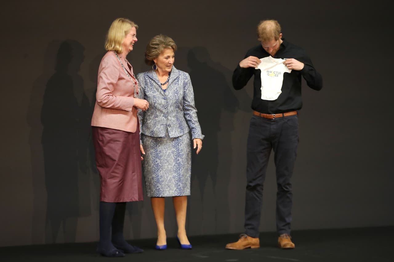 Aún así,
<b>las personas desean expresarles su cariño</b> y darle la bienvenida a Archie. A cuatro días de nacido, recibió más regalos durante los
<b> Invictus Games, en Holanda</b>.