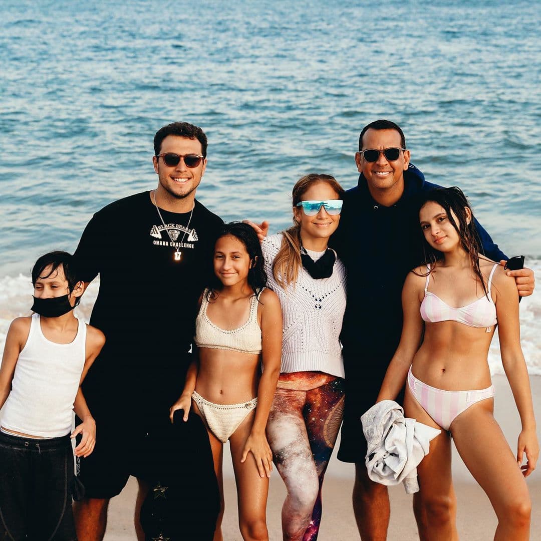 La intérprete de 'Waiting for tonight' dijo sentirse decepcionada por no haberse convertido "en la primera mujer propietaria del equipo de béisbol de las Grandes Ligas favorito de su padre, con su propio dinero duramente ganado". Cabe señalar que JLo no habría sido la primera, este lugar lo ganó la estadounidense Joan Whitney Payson, que compró a los Mets con su propio dinero en 1960, según información del sitio de internet de la
<a href="https://sabr.org/journal/article/joan-whitney-payson-a-pioneer-for-the-new-york-mets/" target="_blank">Society for American Baseball Research</a>.
<br>