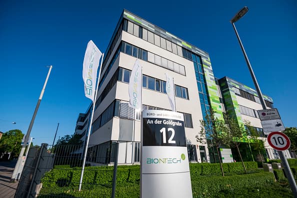 Vacuna de Pfizer arroja prometedores resultados en primeros ensayos clínicos