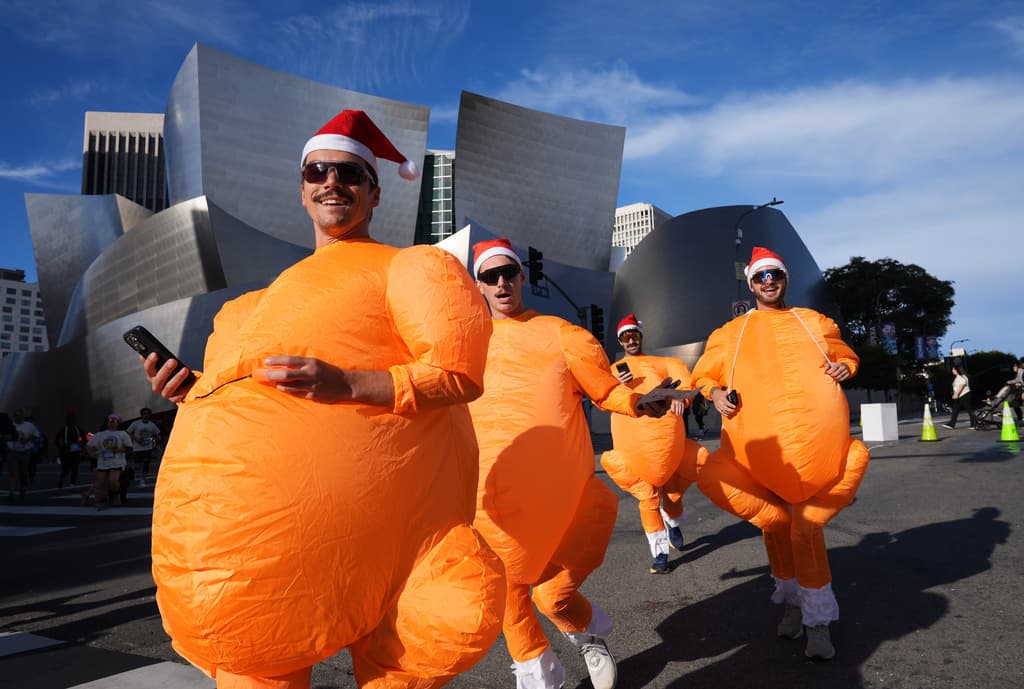Los fondos recaudados financiarán comidas de Acción de Gracias para miles de personas y apoyarán iniciativas a largo plazo relacionadas con la crisis de vivienda en Los Ángeles, donde más de 75,000 personas duermen en las calles cada noche.