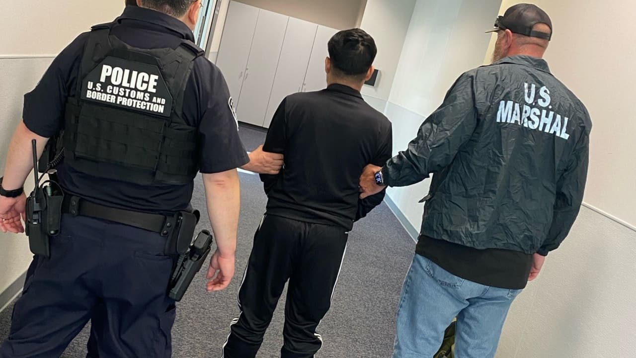 Extraditan desde El Salvador a Houston al acusado de agresión sexual agravada contra una menor