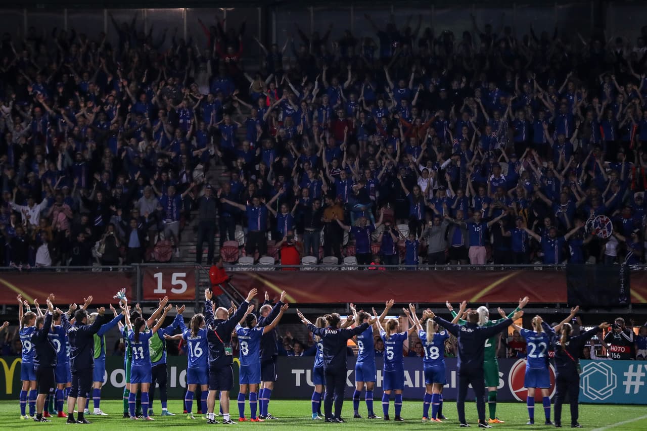 Es así como se muestra una comunión entre seguidores y sus atletas, en una muestra de entrega mutua por el país.