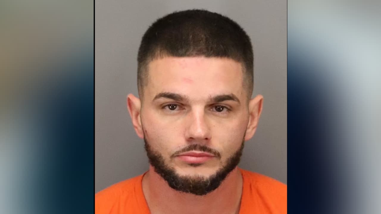 Arrestan a un hombre por tener sexo con un perro delante de unos niños