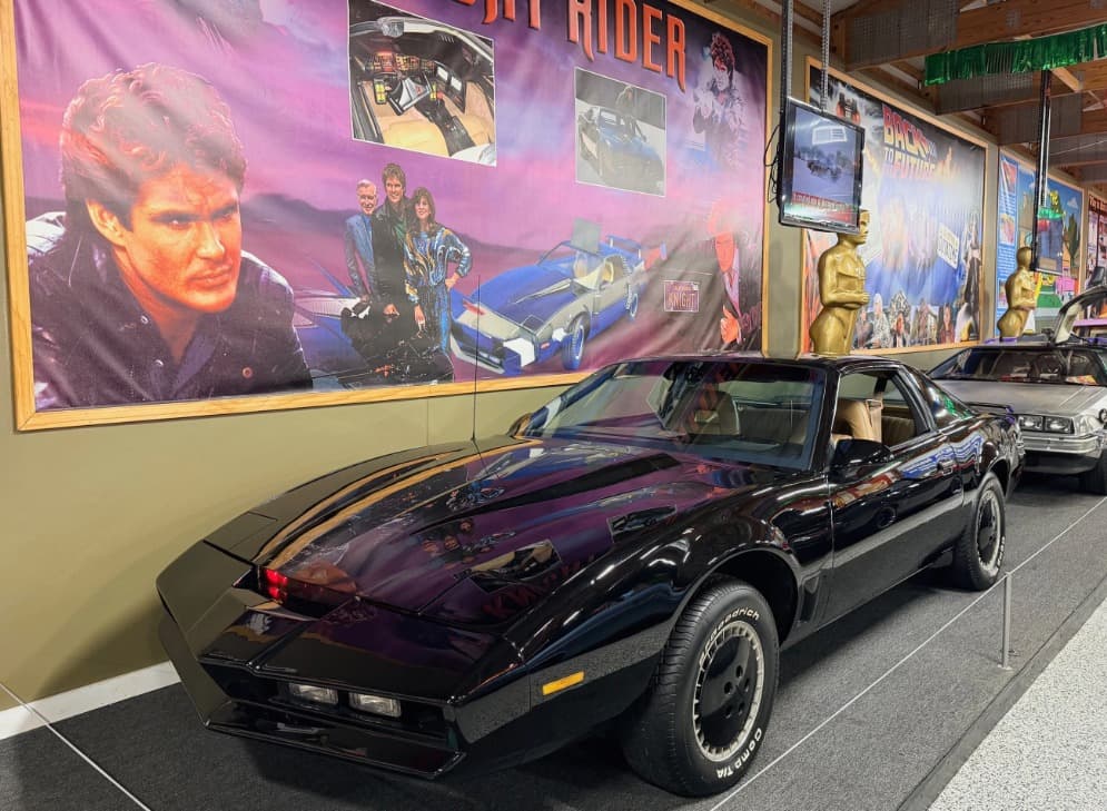 'El auto increíble' recibe multa por ir a exceso de velocidad; el único problema es que lleva años sin salir de un museo