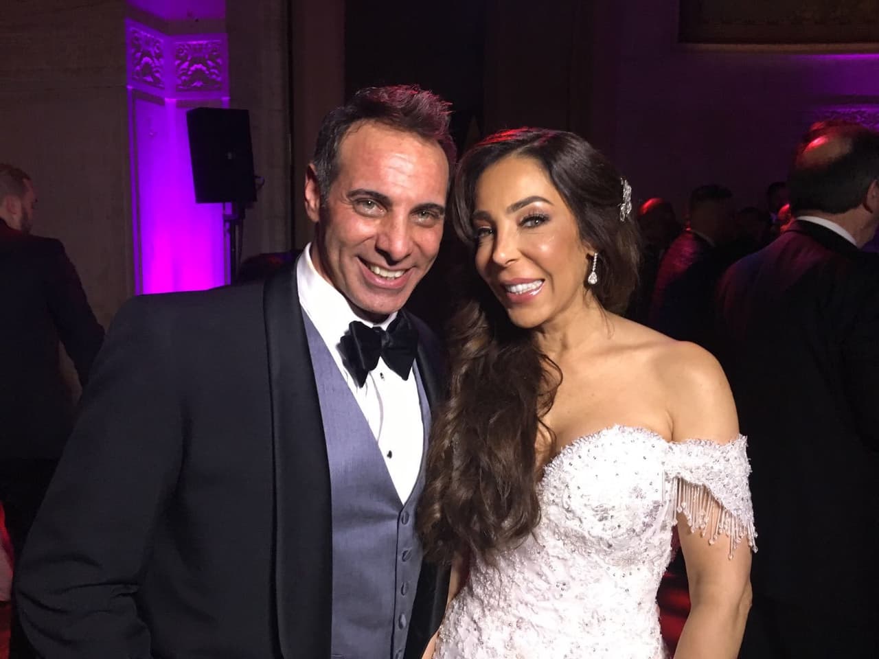 La boda de Gelena y Steve contó con 250 invitados, se centró en la temática del romanticismo y tuvo un coste aproximado de 350,000 dólares.