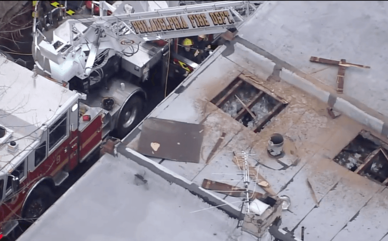 La vista desde Action Cam y Chopper 6 mostró varios equipos de bomberos en la escena.