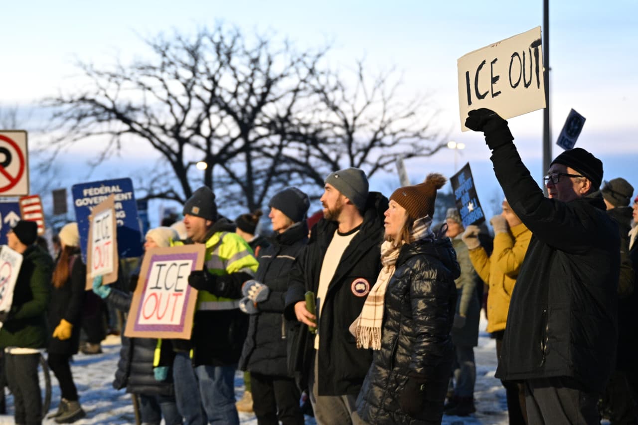 Protestas y conmoción en Minneapolis luego de que agente de ICE matara a tiros a una mujer estadounidense