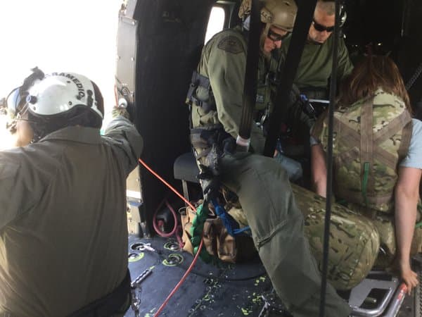 Rescatan a una profesora que se clavó un lápiz tras caerse haciendo excursionismo