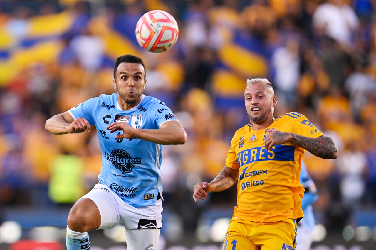 Tigres se llevó los tresn puntos ante Gallos Blancos en un partido en el que hubo tres jugadores expulsados .