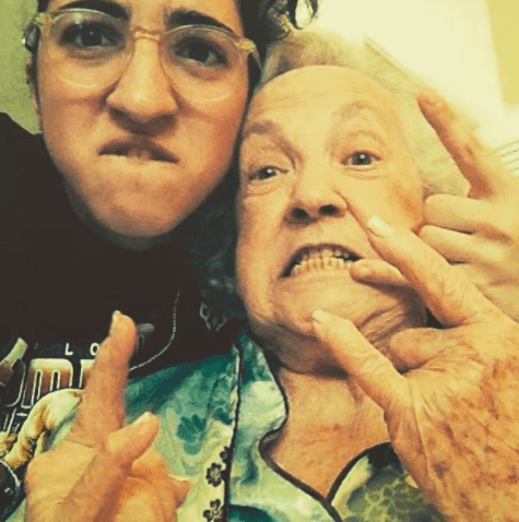 Gloria Fajardo decía que había firmado un contrato de exclusividad con su nieta Emily Estefan.