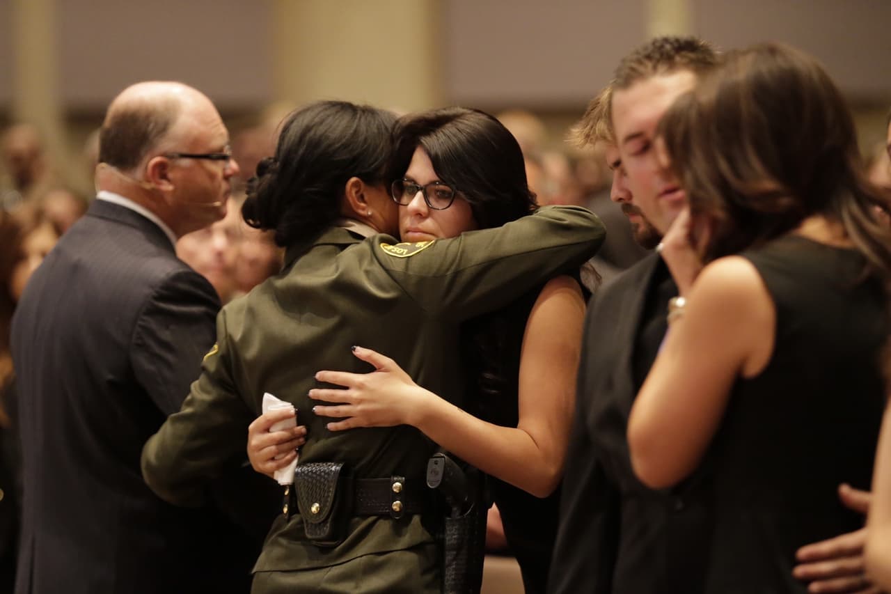 Miles de alguaciles asistieron al funeral.