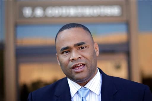 El demócrata
<b>Marc Veasey </b>(del distrito 33, Fort Worth) enfatizó que su voto no respondía a una causa partidista. "Si un demócrata hubiese hecho lo que este presidente hizo, estaría votando lo mismo. No me importa más mi base política. Me importa la democracia y este país",
<a href="https://twitter.com/RepVeasey/status/1349485438462029830?s=20" target="_blank">dijo</a>.