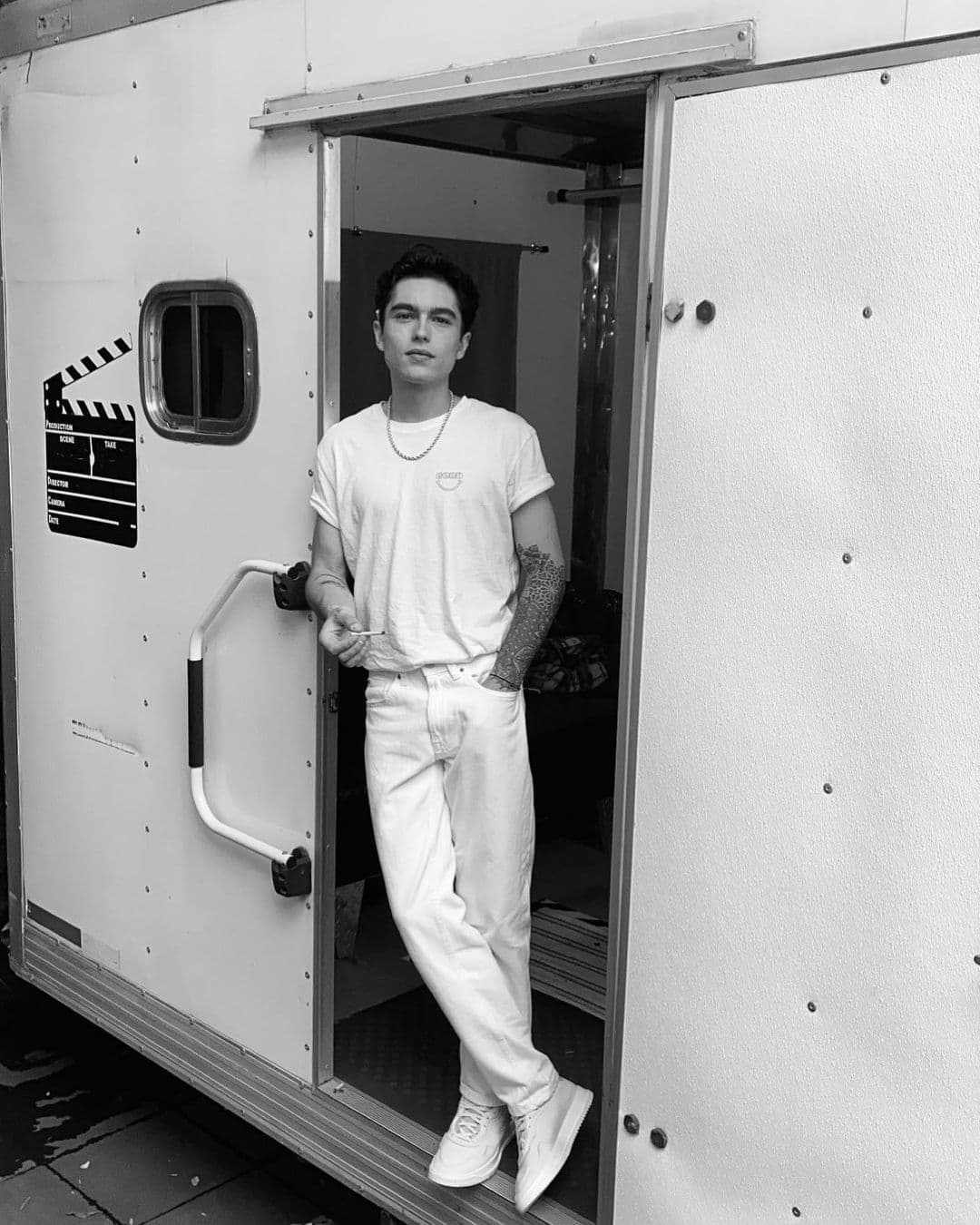 Hasta el momento no se ha confirmado el papel que desarrollará en esta nueva versión, sin embargo, a través de su cuenta de Instagram ha compartido algunas fotos del rodaje de la serie.