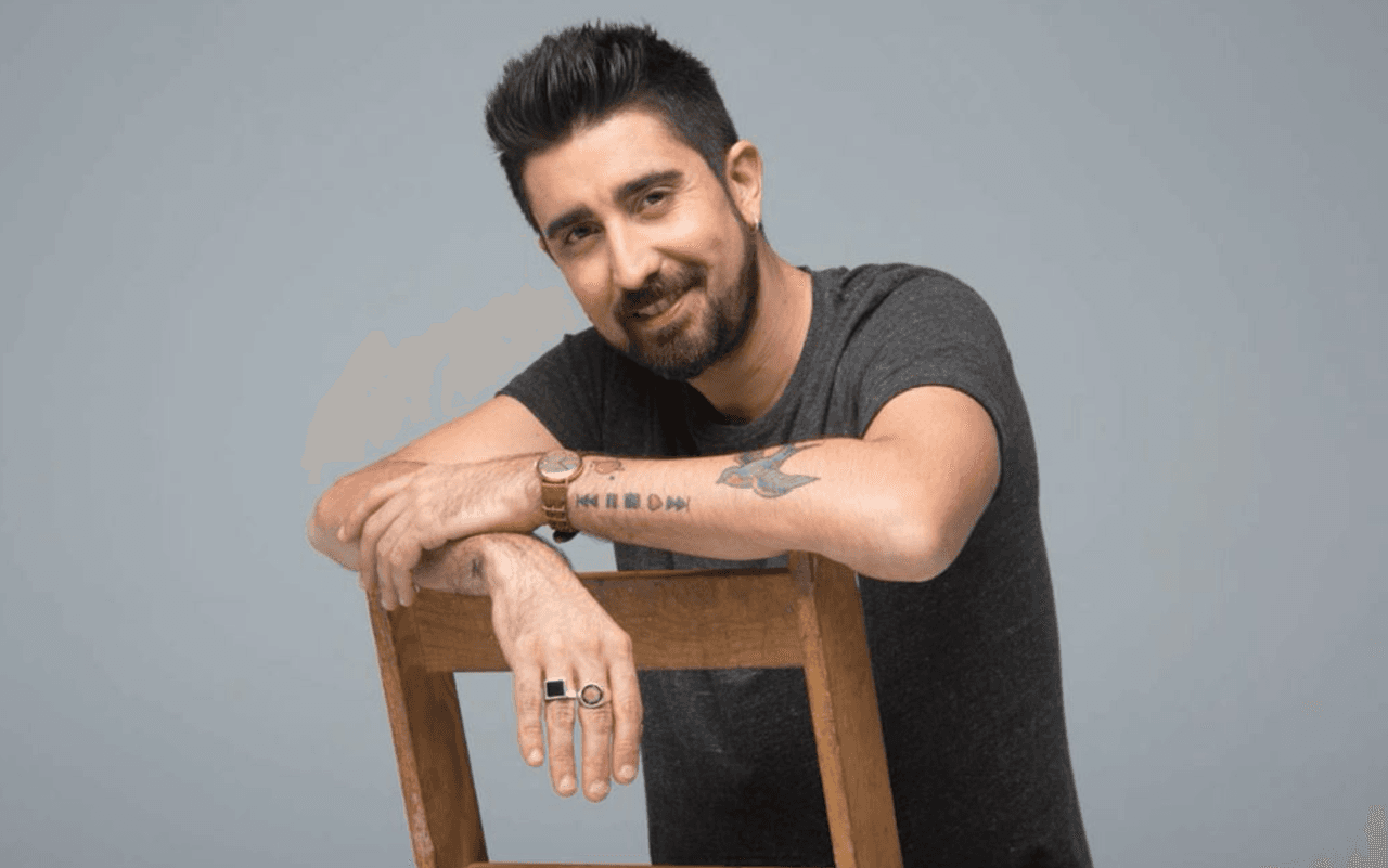 Alex Ubago regresa a la música después de cuatro años con 'Míranos'