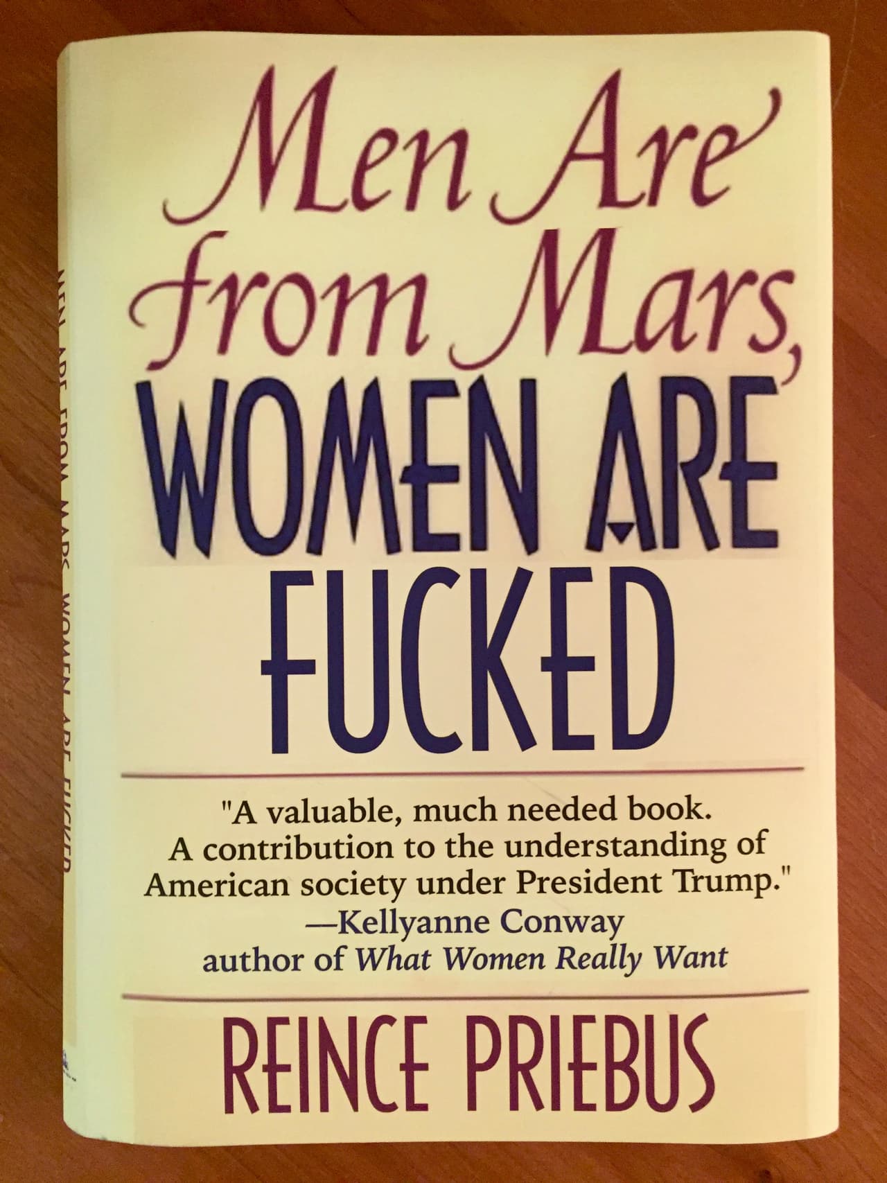 <b> 'Los hombres son de Marte, las mujeres de Venus',</b> de John Gray ha sido cambiado a
<b>'Los hombes son de Marte, las mujeres están jodidas',</b> firmado por
<b>Reince Priebus</b>, la mano derecha de Trump en la Casa Blanca.