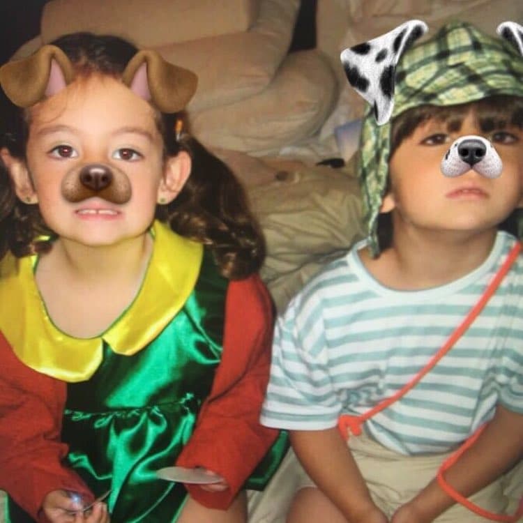 <b>Victoria</b> y
<b>Anuar</b> son los adorables mellizos de la actriz, quienes este 11 de agosto cumplen 13 años de vida, convirtiéndose en todos unos adolescentes, y aunque en su infancia
<b><a href="http://www.univision.com/temas/victoria-ruffo">Victoria</a></b> prefería no mostrarlos mucho ante el público, hoy en día aprovecha cualquier momento para publicar una imagen de ellos en sus redes sociales.