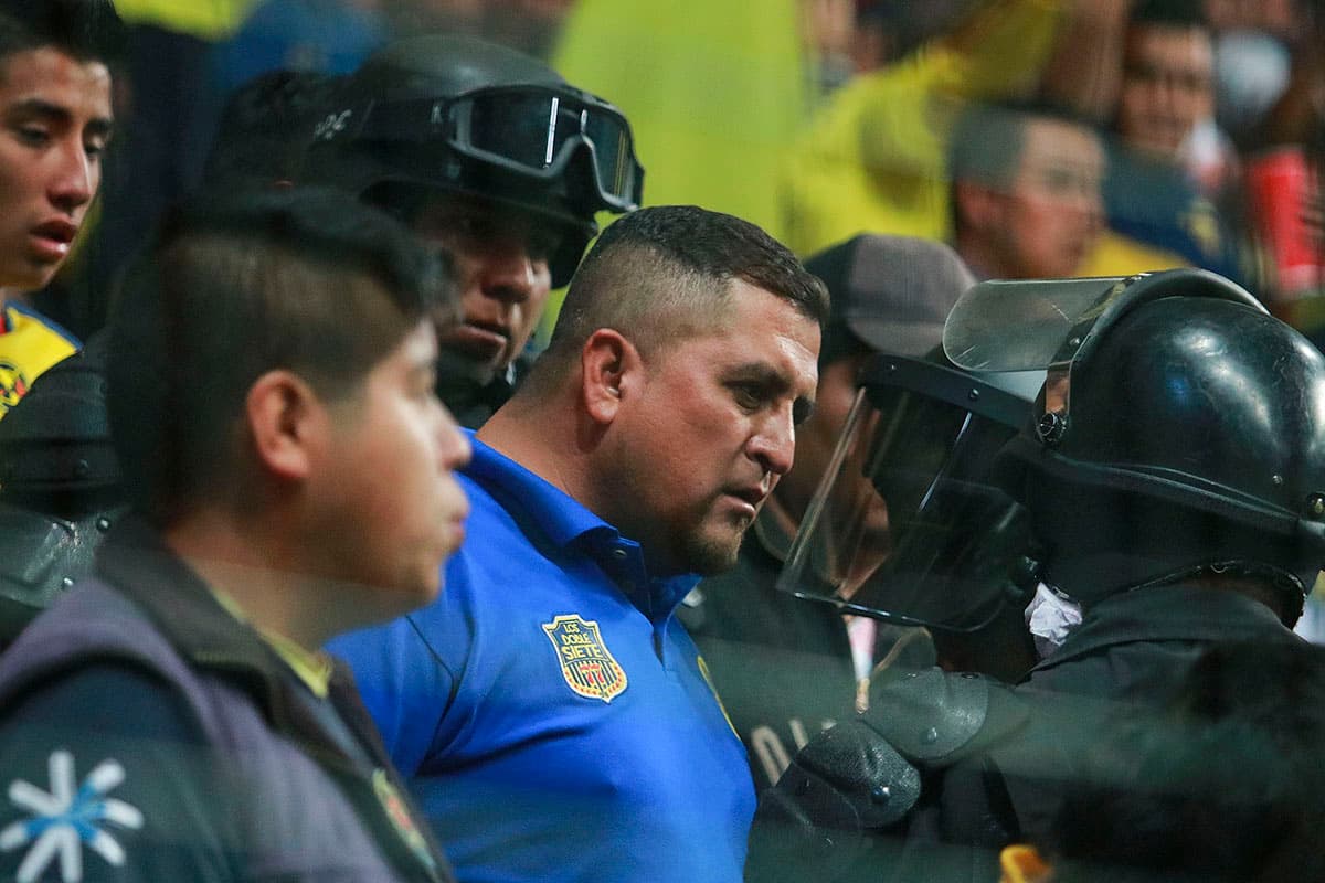 Algunos aficionados tuvieron inconvenientes con el personal de seguridad en Toluca antes del partido.