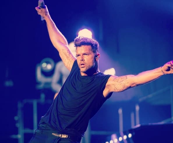 Además de ser parte de 'La Banda' sigue cantando y complaciendo a sus fans.