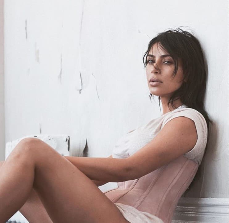 Pese a sus desnudos y su intensa actividad en las redes sociales,
<b>Kim nunca ha alcanzado el tope</b> del millón de dólares por publicación, apunta D'Marie Analytics en su análisis.