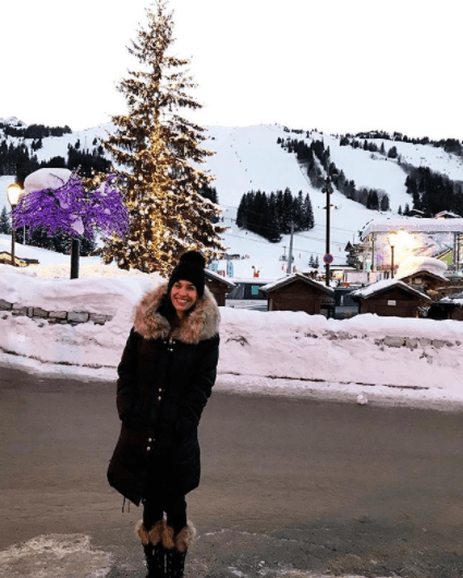 Una sonrisa dice más que mil palabras, Karla está cerrando el año feliz y llena de amor.